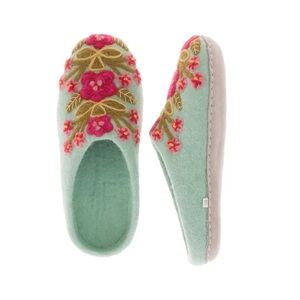 $87 French Knot 💯 Wool, Leather Sole Secret Garden Slippers Women’s Size Large 9